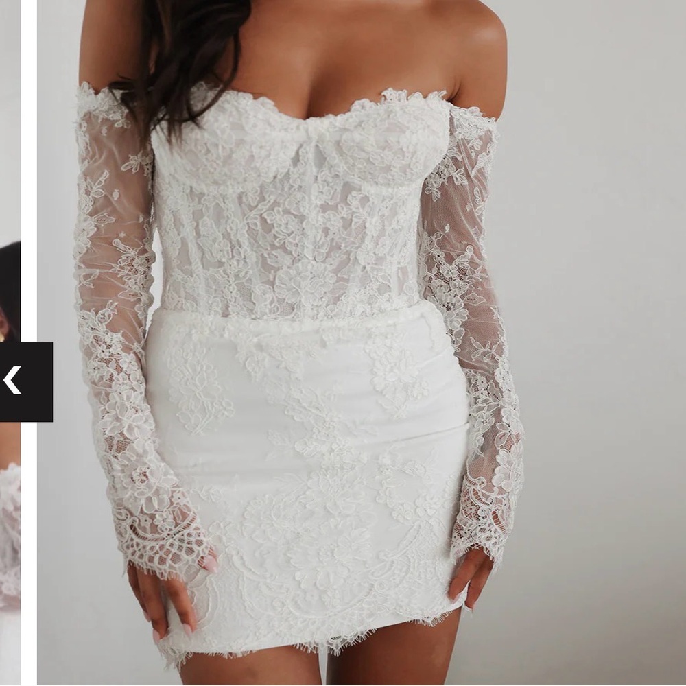 UNTAMED PETALS BY AMANDA JUDGE White Off-Shoulder Sleeveless Bodycon Dress - Picture 2 of 8